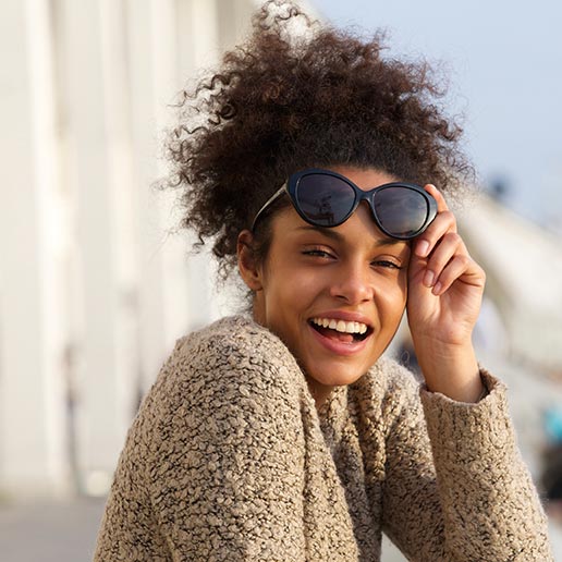 Smiling young woman with sunglasses